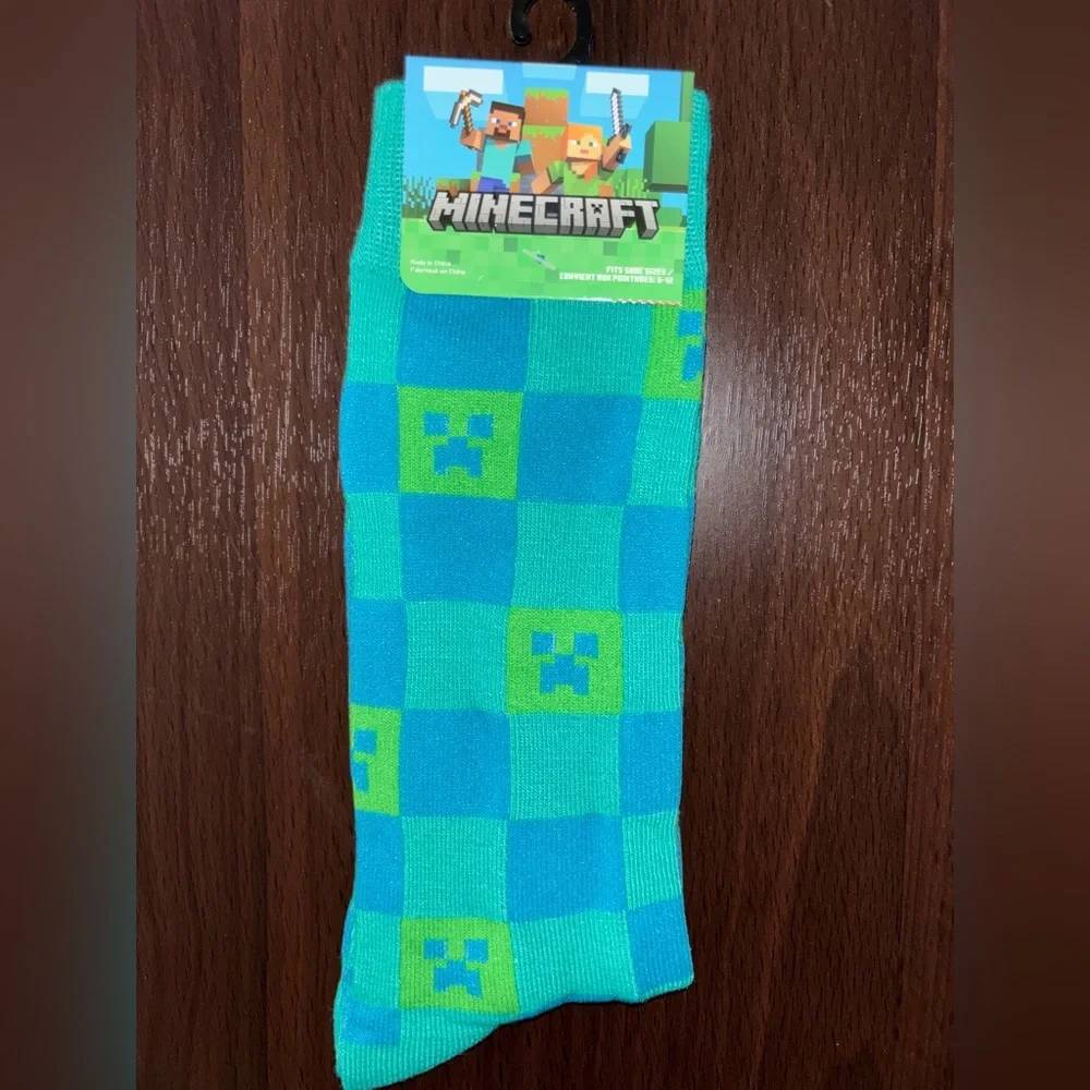 MINECRAFT NOVELTY CREW SOCKS NWT MEN’S SHOE SIZE 6-12